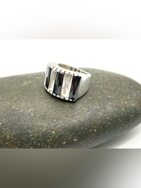 925 Sterling Ring With Onyx & Clear Crystal